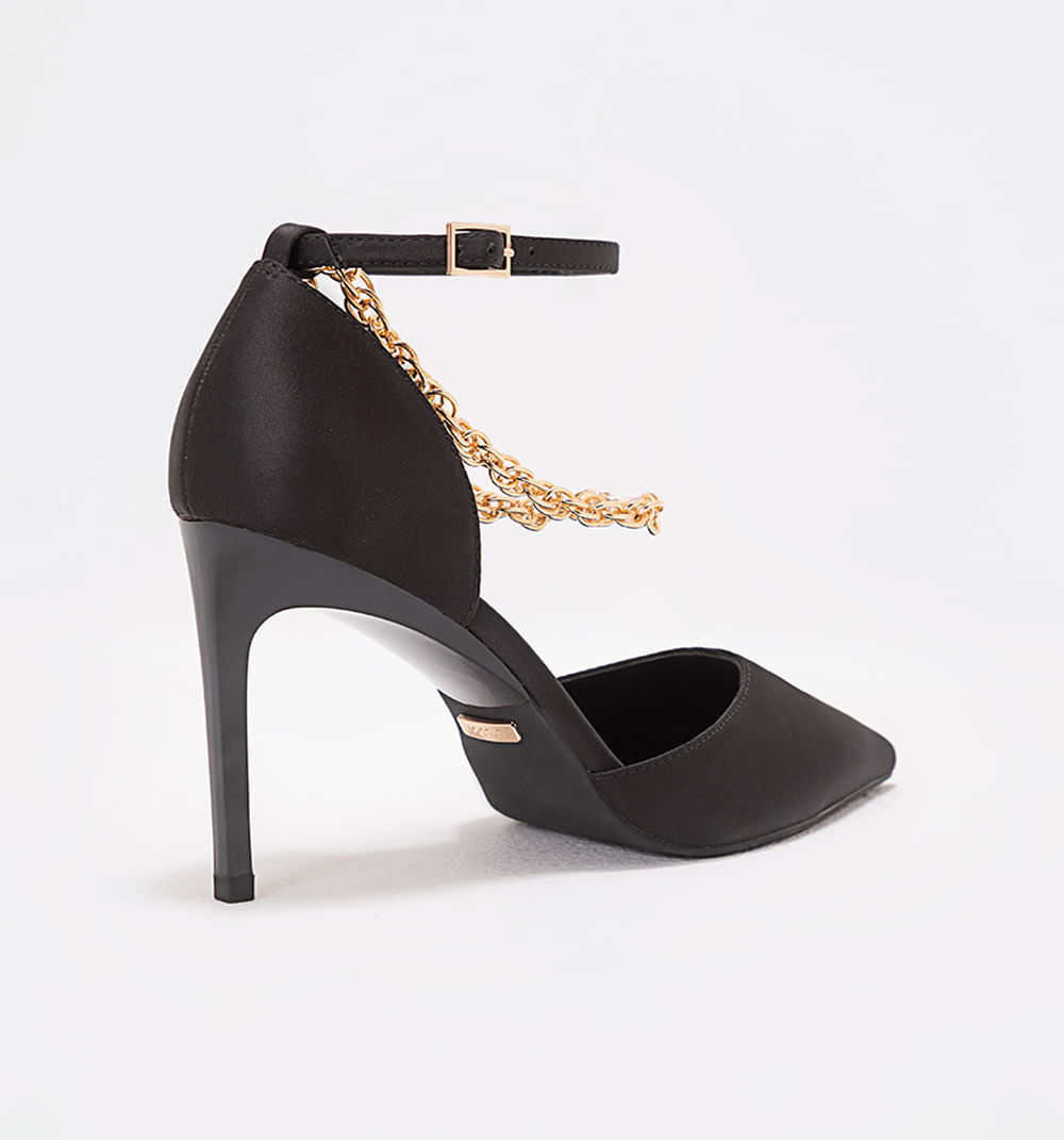 Stiletto en satten con cadena al tobillo