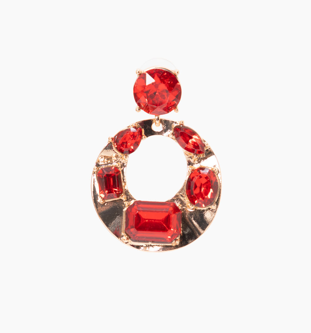 Aretes medianos martillados con cristales rojos