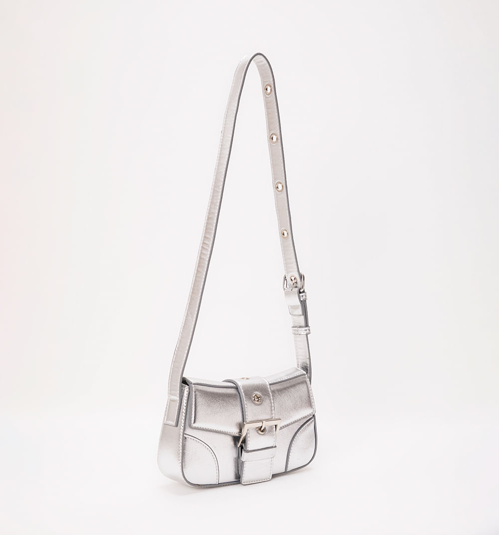 Bolso de hombro metalizado con  detalle  correa