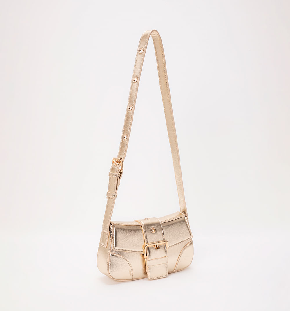 Bolso de hombro metalizado con  detalle  correa