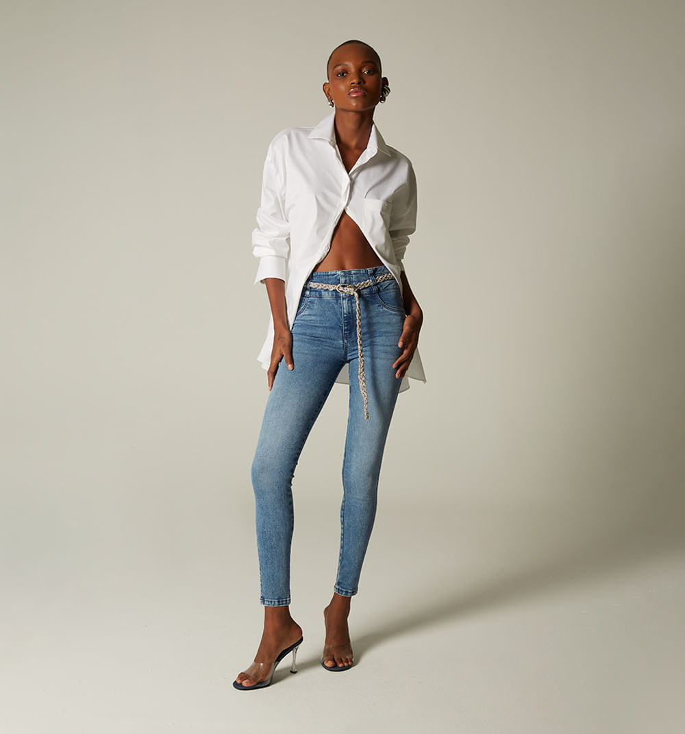 Jean ultraslim, tiro alto, levanta cola,