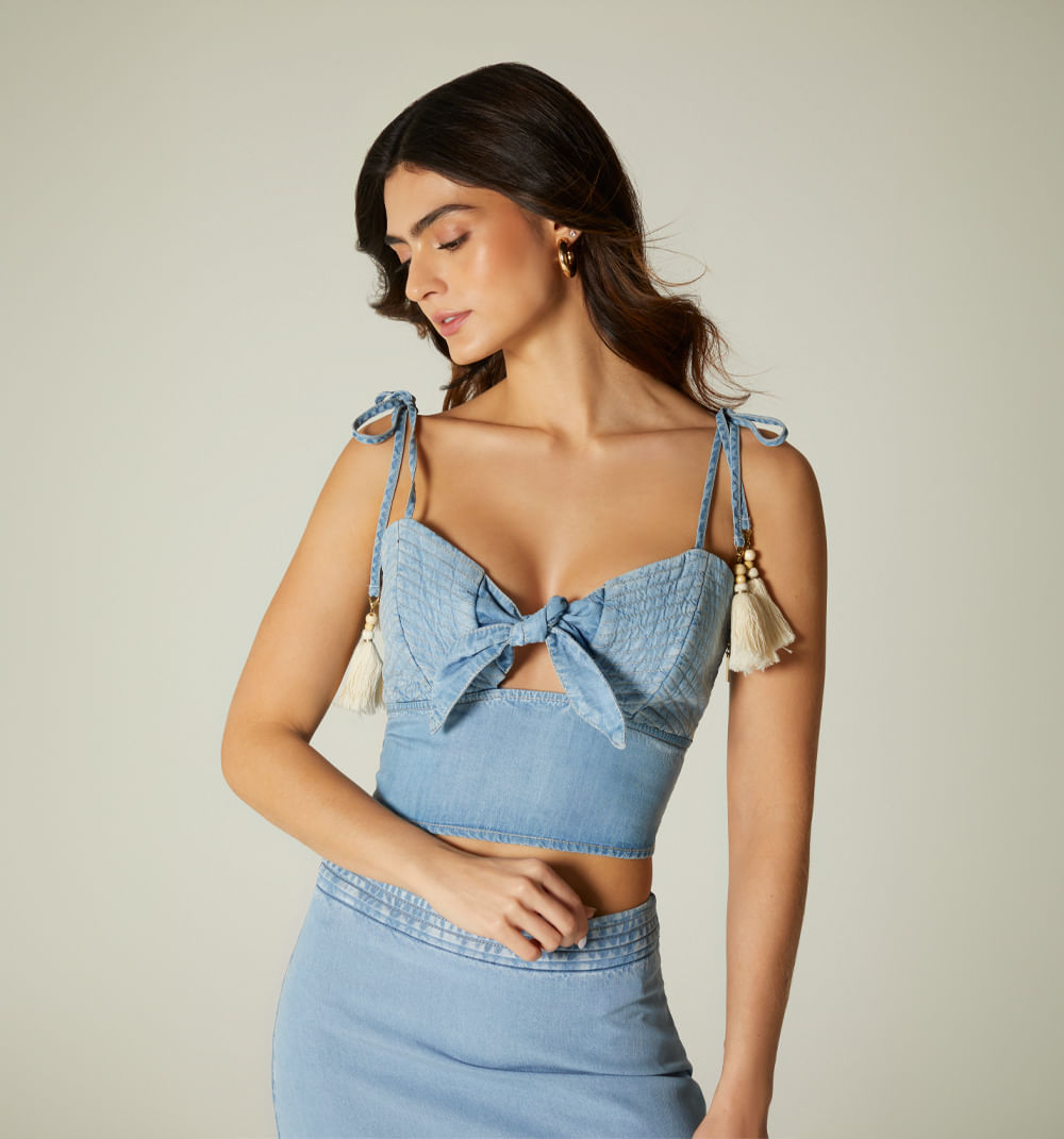 Crop top  de amarrar con múltiples pespuntes denim