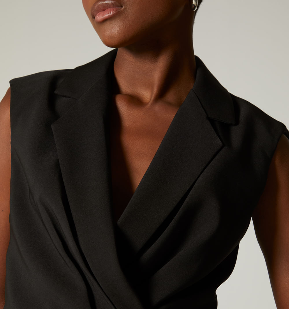 Chaleco frente cruzado con prenses