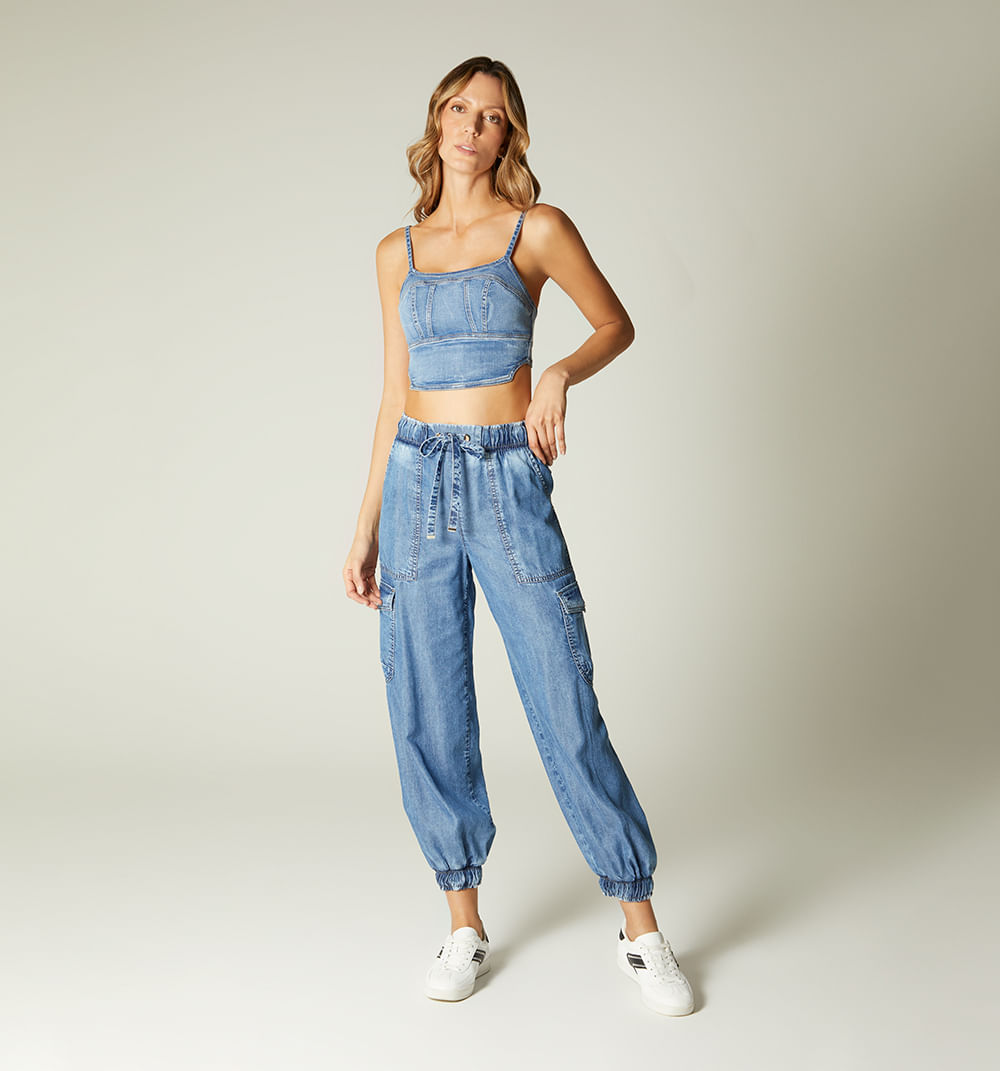 Jogger, tiro alto, bolsillos con tapas