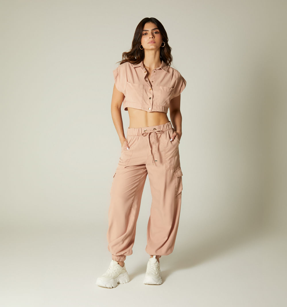 Jogger, tiro alto, bolsillos con tapas, color