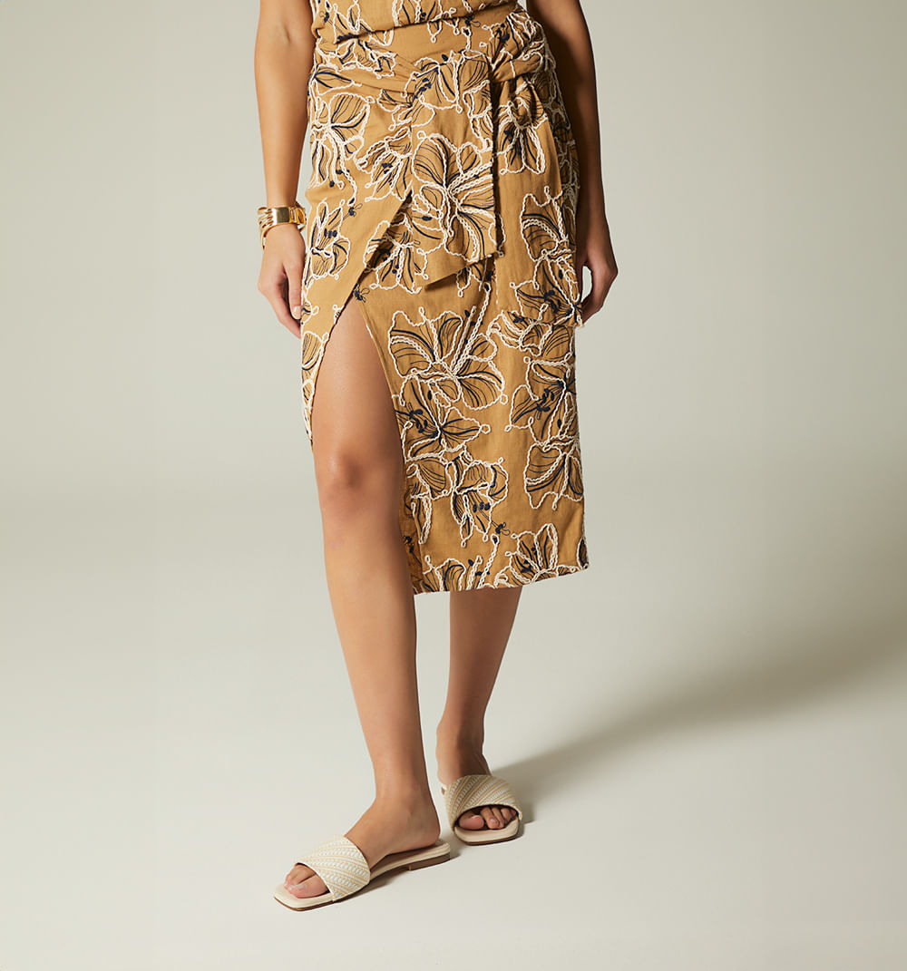 Falda midi con aberturta