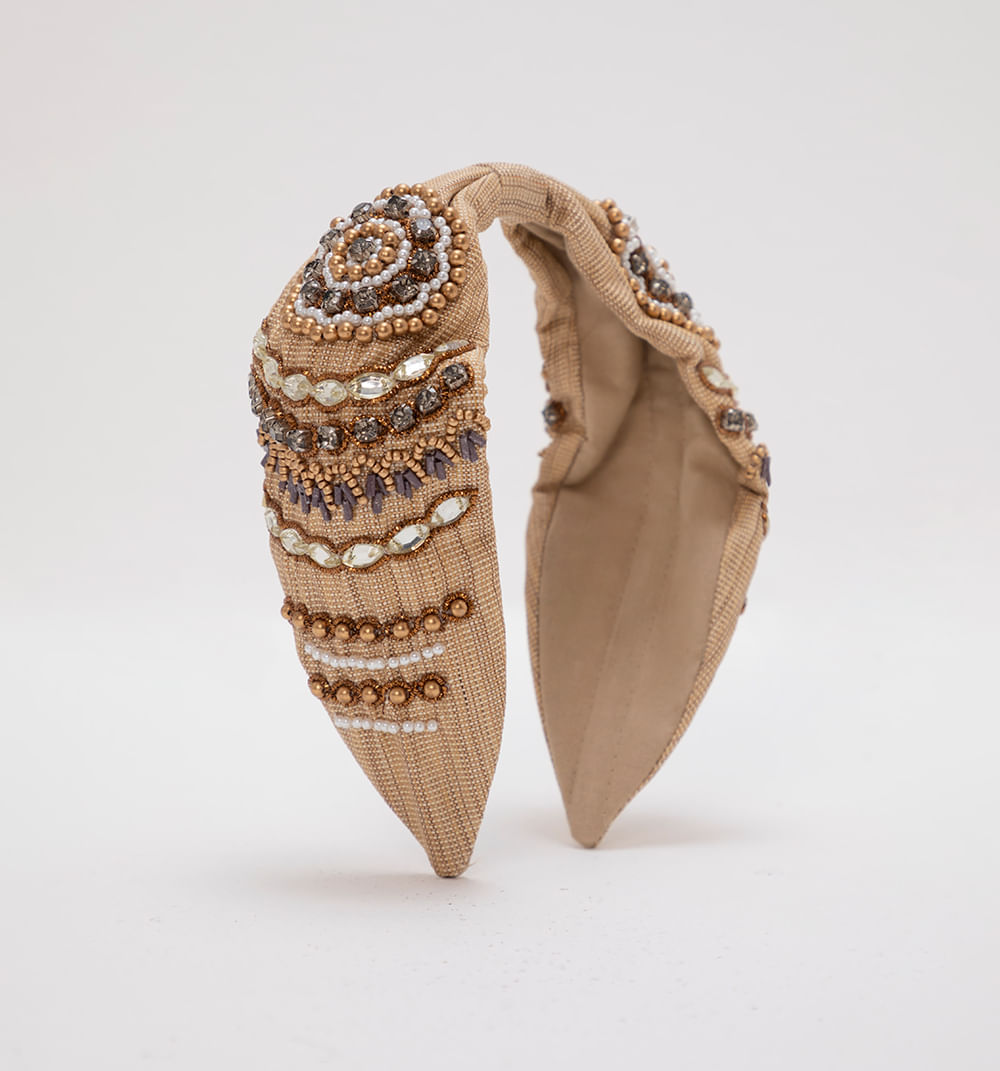 Diadema con piedras y canutillos