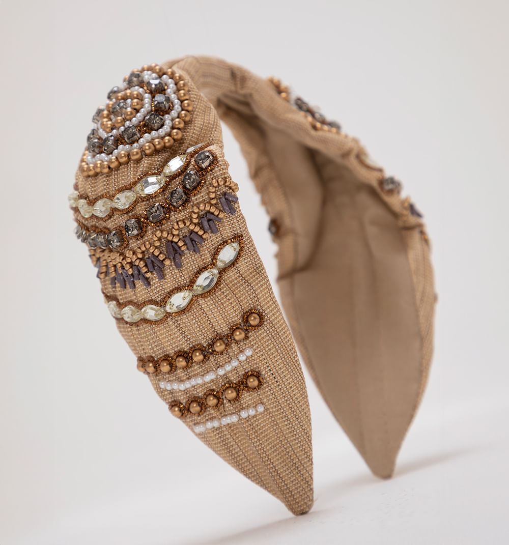 Diadema con piedras y canutillos