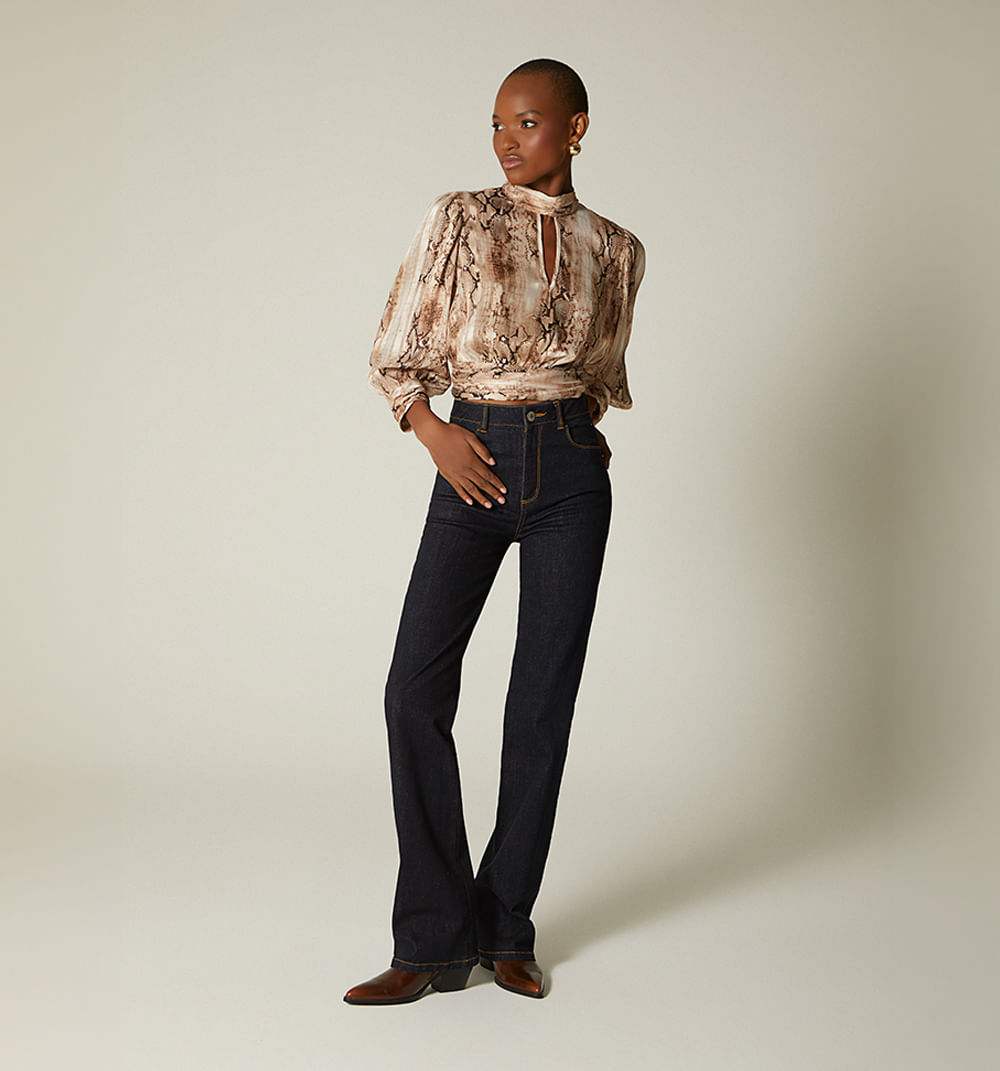 Blusa cuello alto con manga 3/4