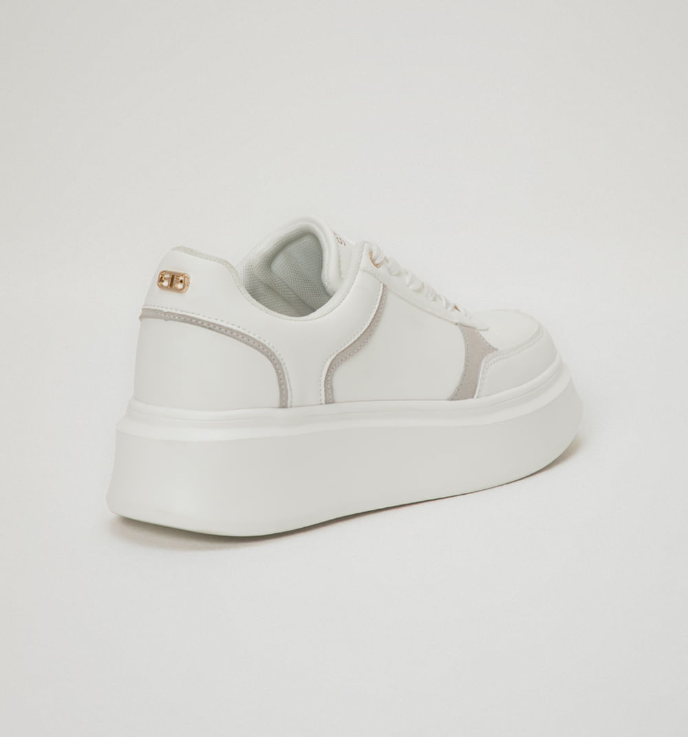 Tenis plataforma con placa dorada