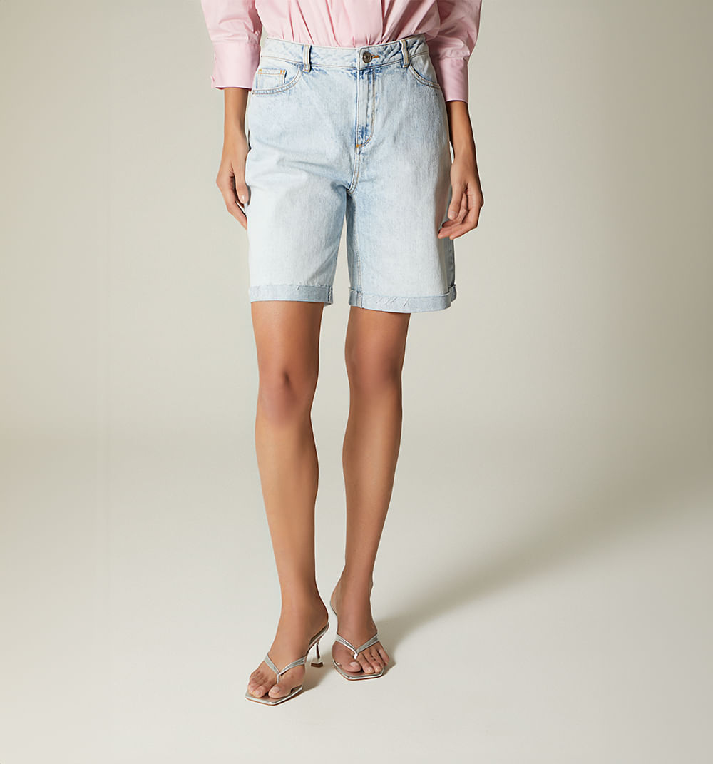 Bermuda tiro alto, cinco bolsillos, ruedo rustico en guardapolvo