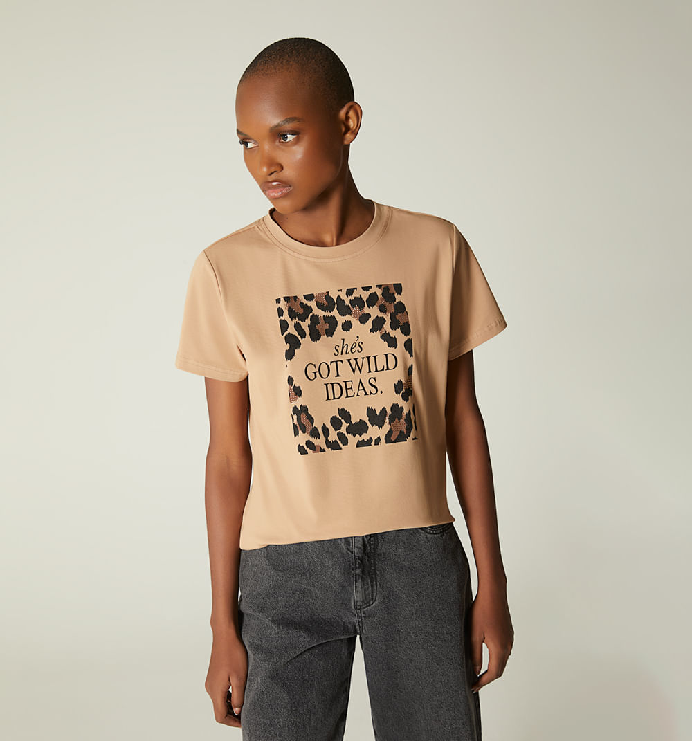 Camiseta con testo animal print