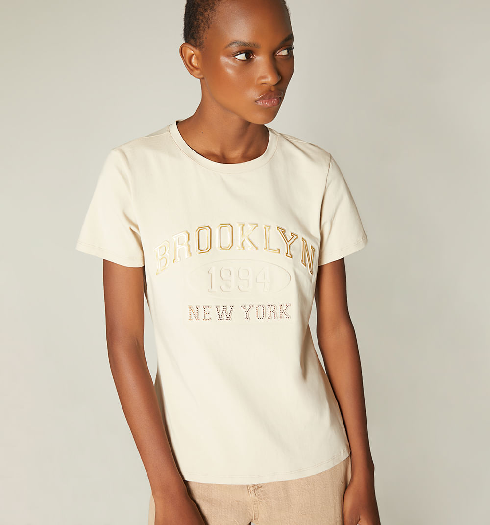 Camiseta con testo animal print