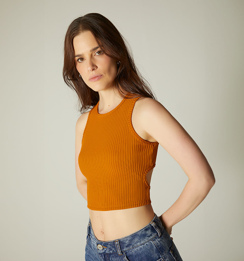 Blusa con abertura en espalda