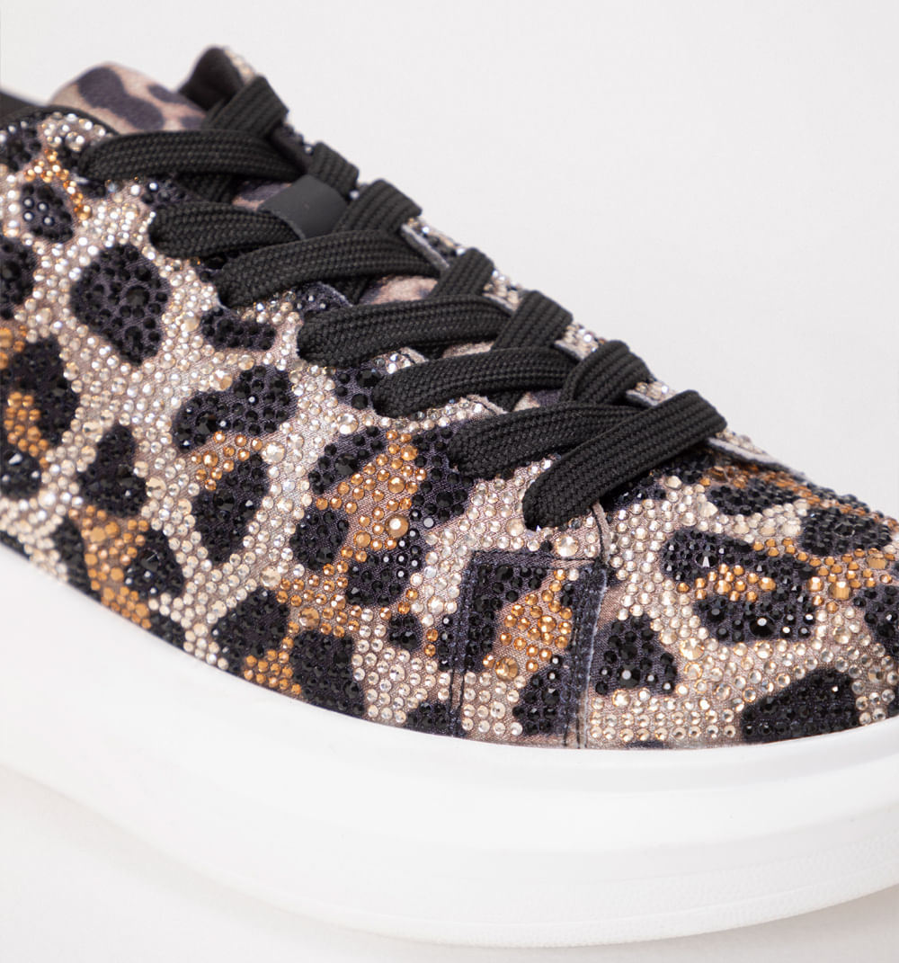 Teni deportivo animal print con hotfix
