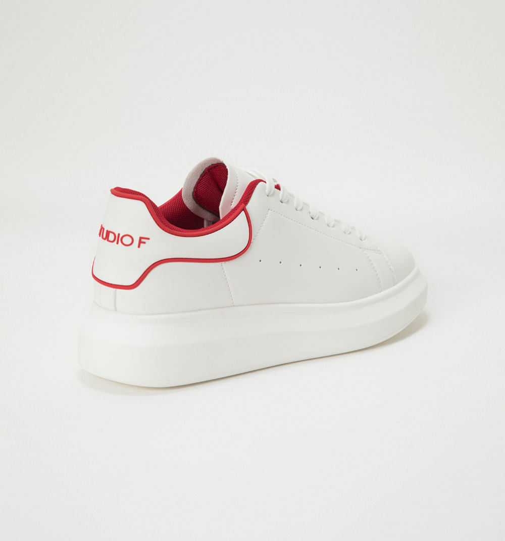 Tenis con vivo en contraste