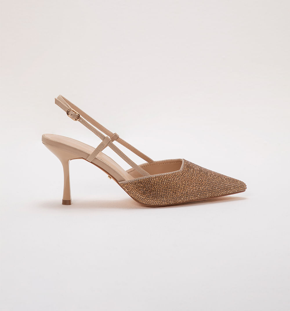 Zapato cerrado con capellada hotfix