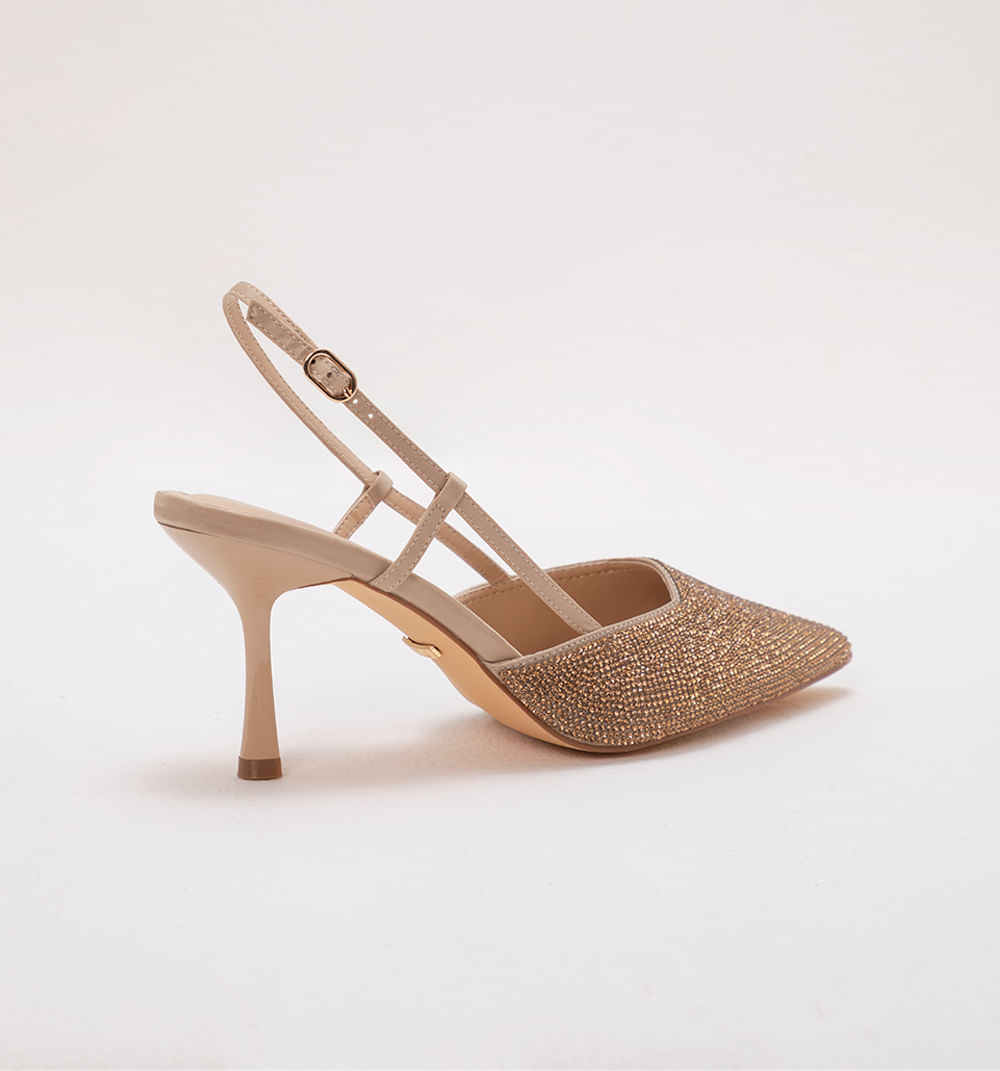 Zapato cerrado con capellada hotfix