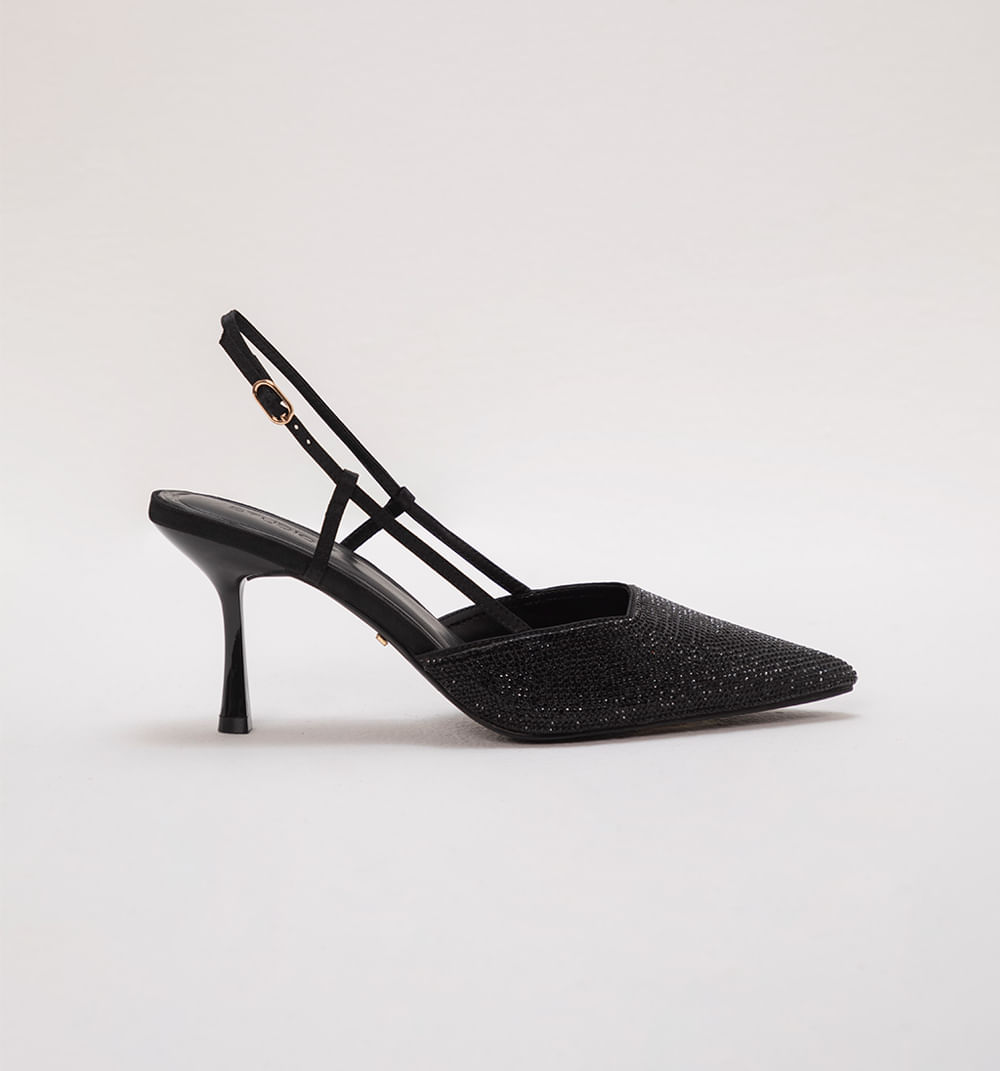 Zapato cerrado con capellada hotfix
