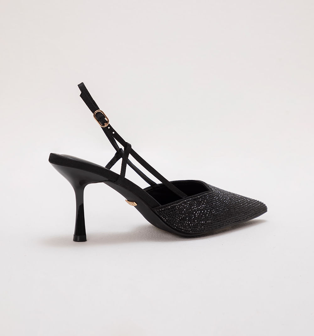 Zapato cerrado con capellada hotfix