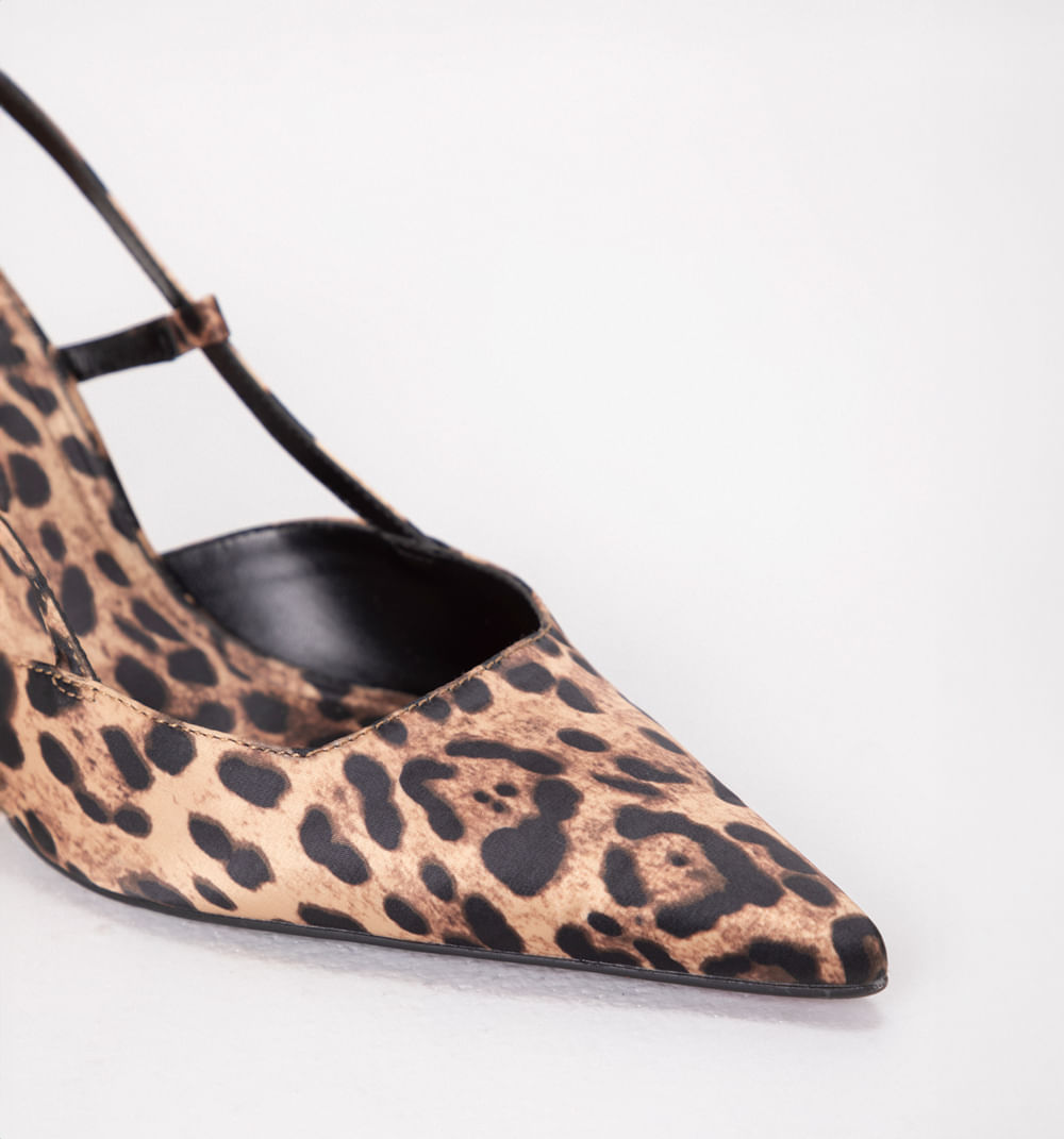 Zapato cerrado animal print