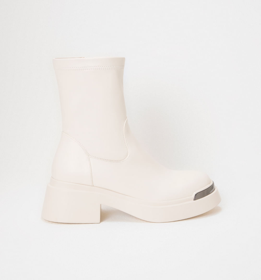 Botin con puntera metalica