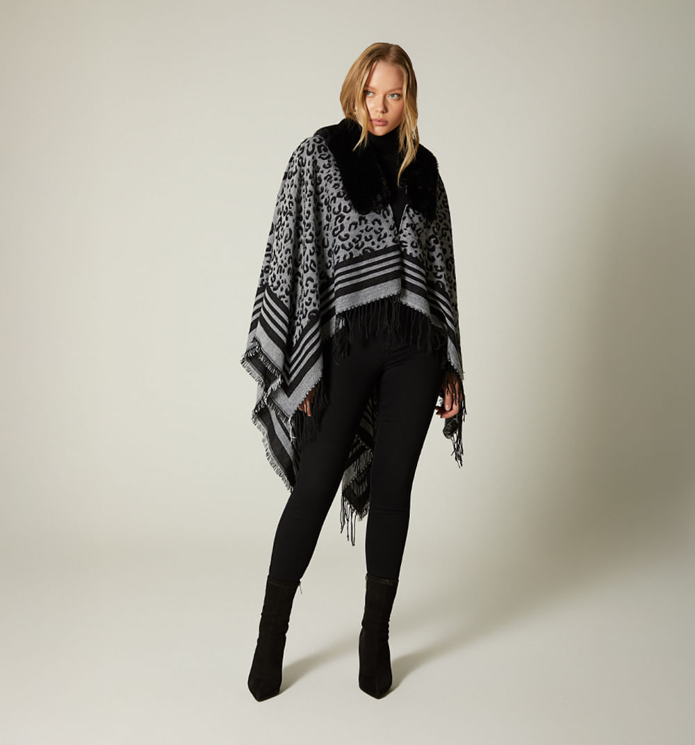 Poncho animal print con pelo