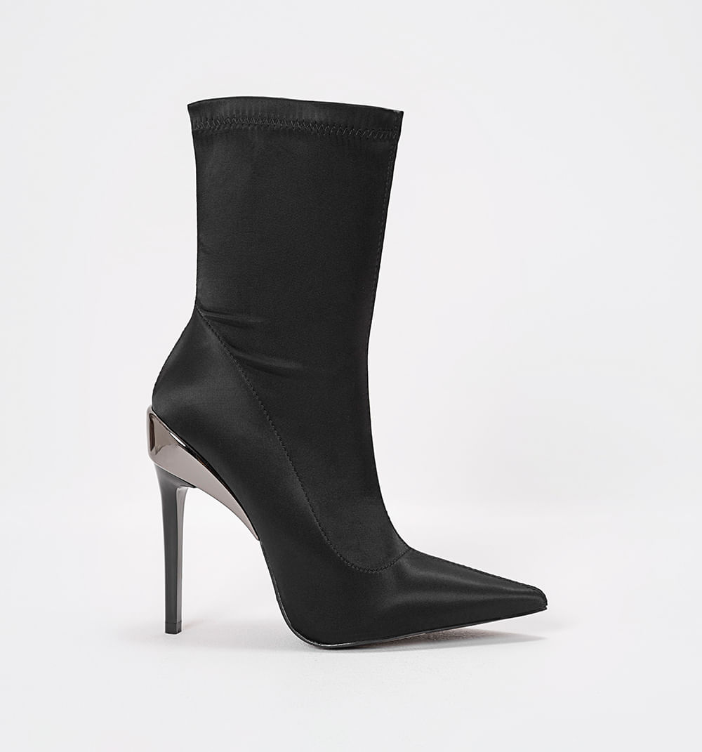 Botin media cana con detalle metalico