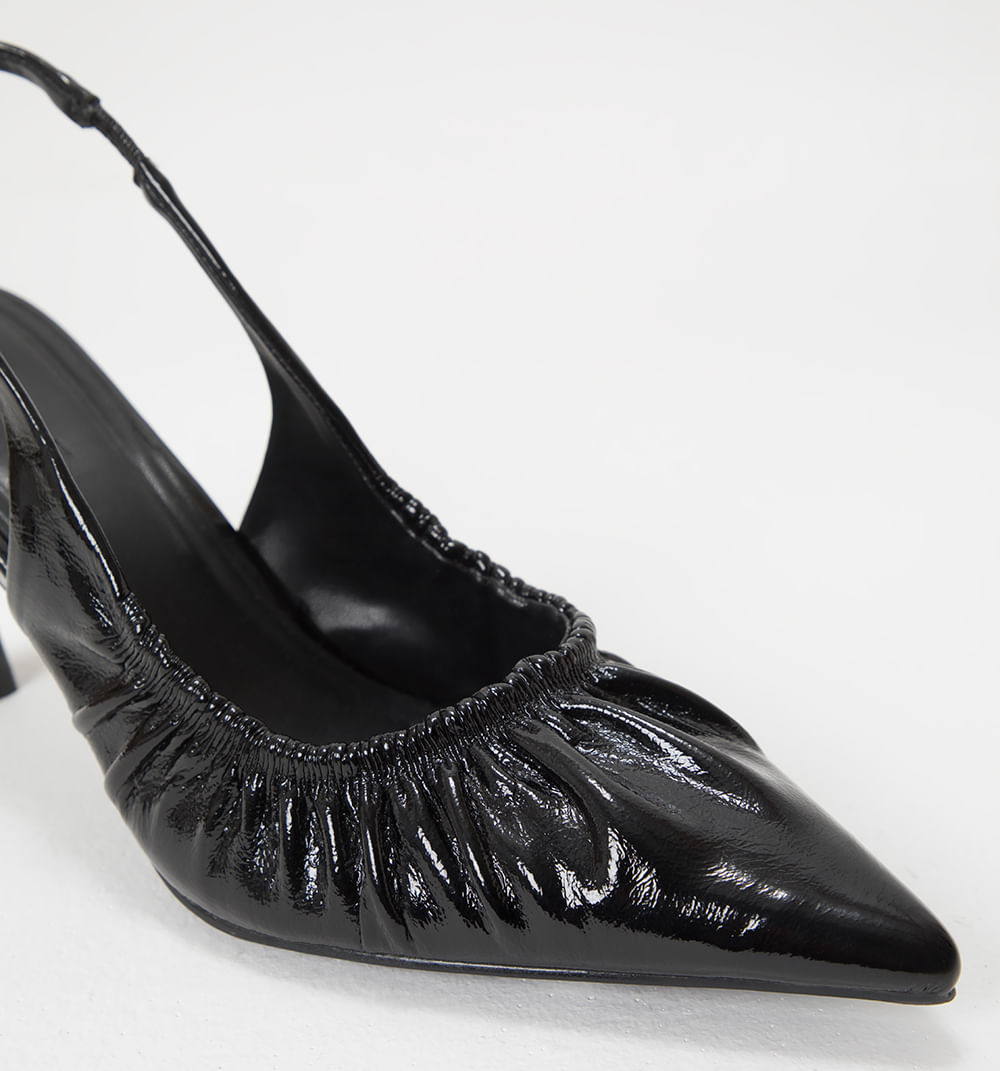 Tacon cerrado con tira al talon