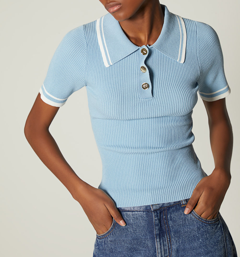 Blusa tipo polo con abotonadura