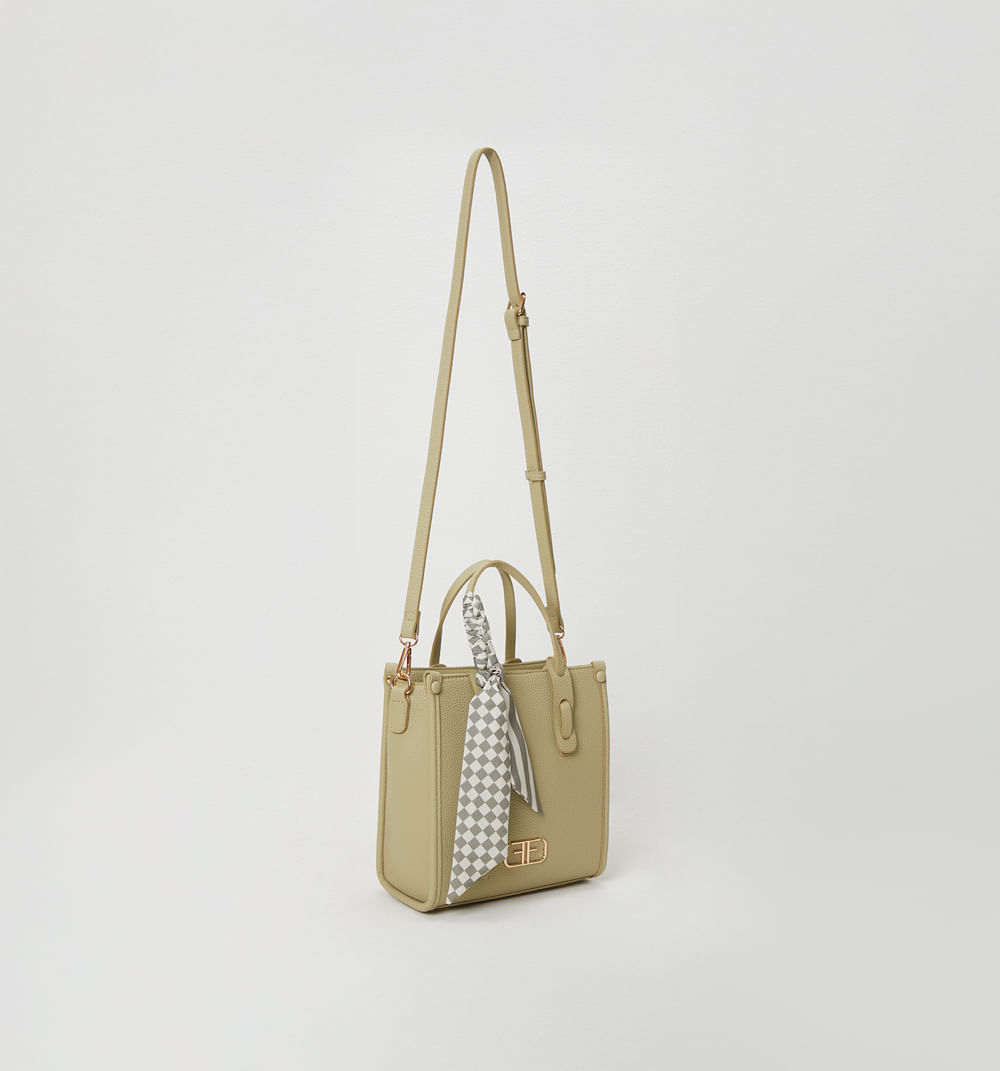 Bolso de mano con pañuelo decorativo