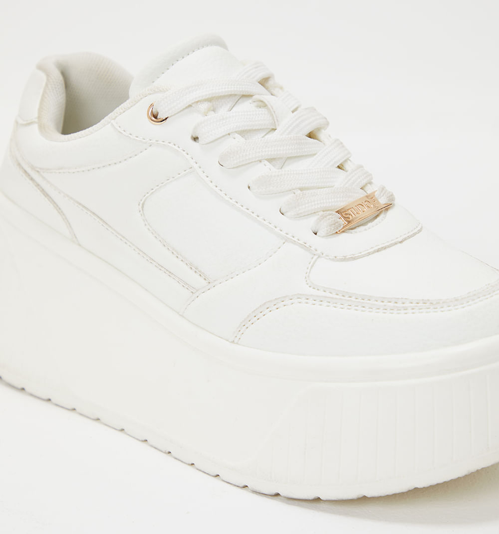 Tenis pataforma blanco con cortes a tono