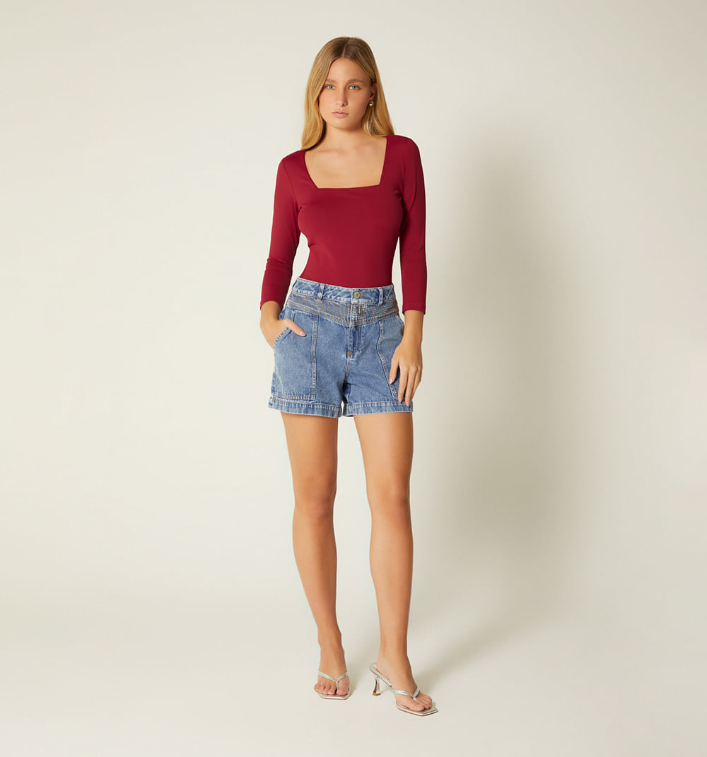 Short tiro alto corte costuras