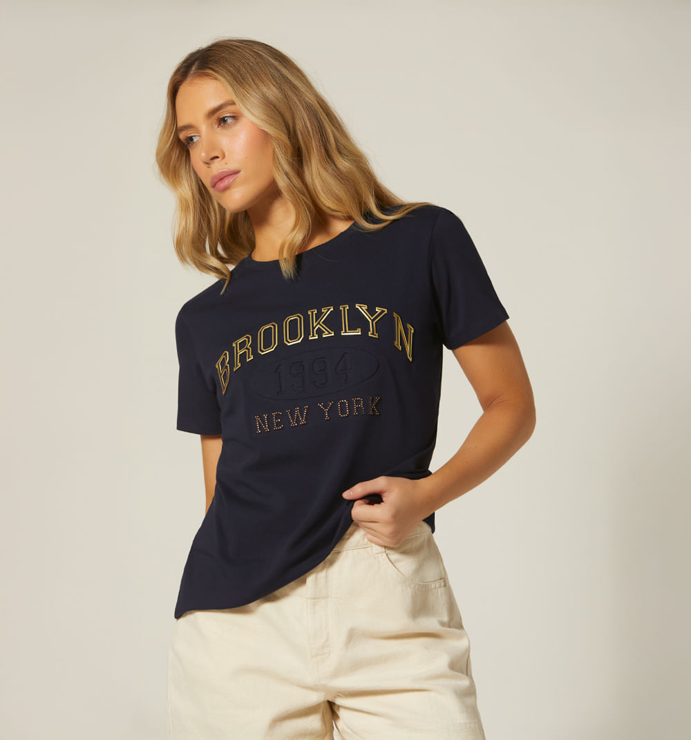 Camiseta manga corta estampado repujado