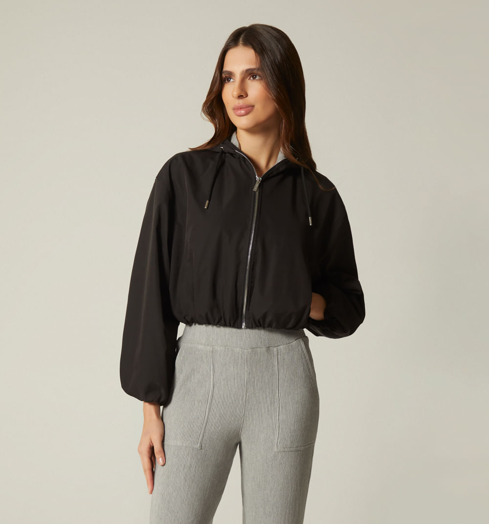 Chaqueta deportiva con capucha