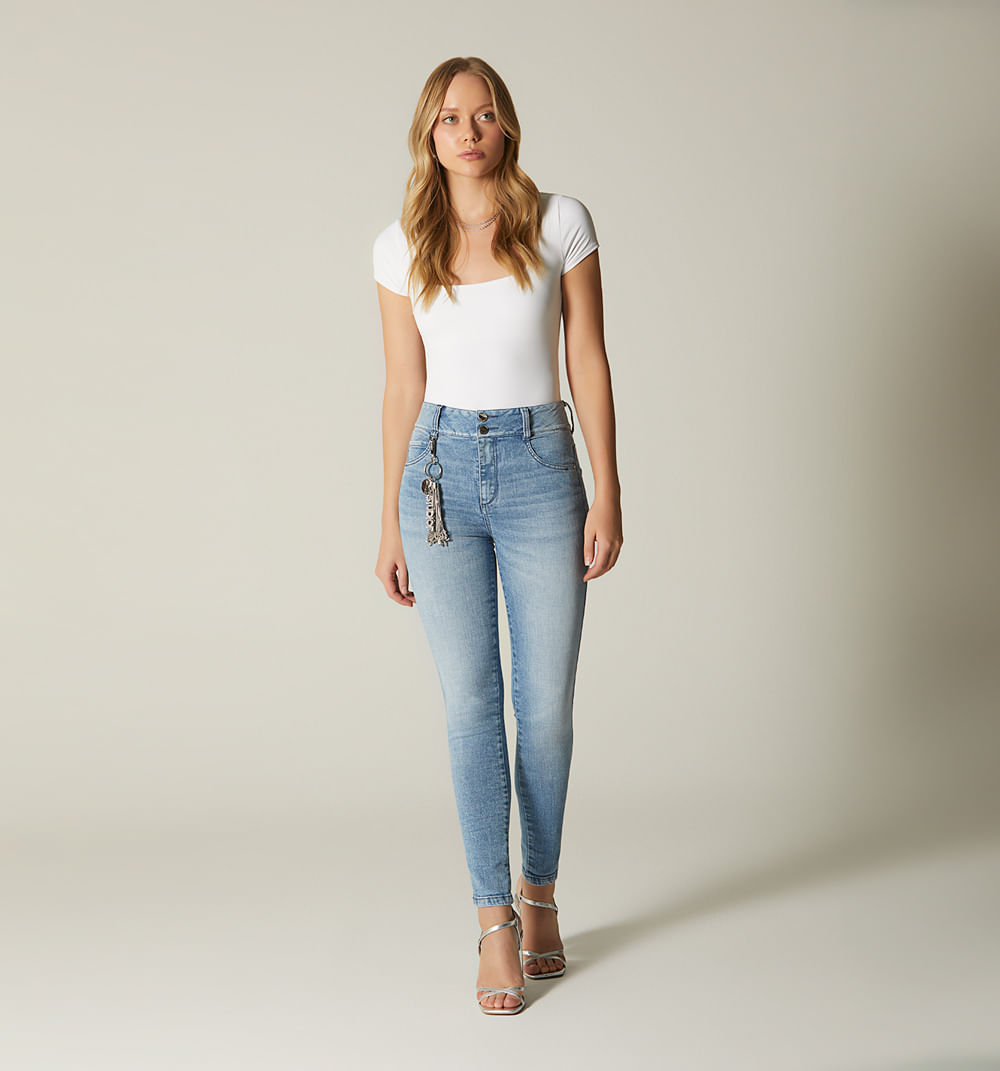 Jean skinny tiro alto con insumo