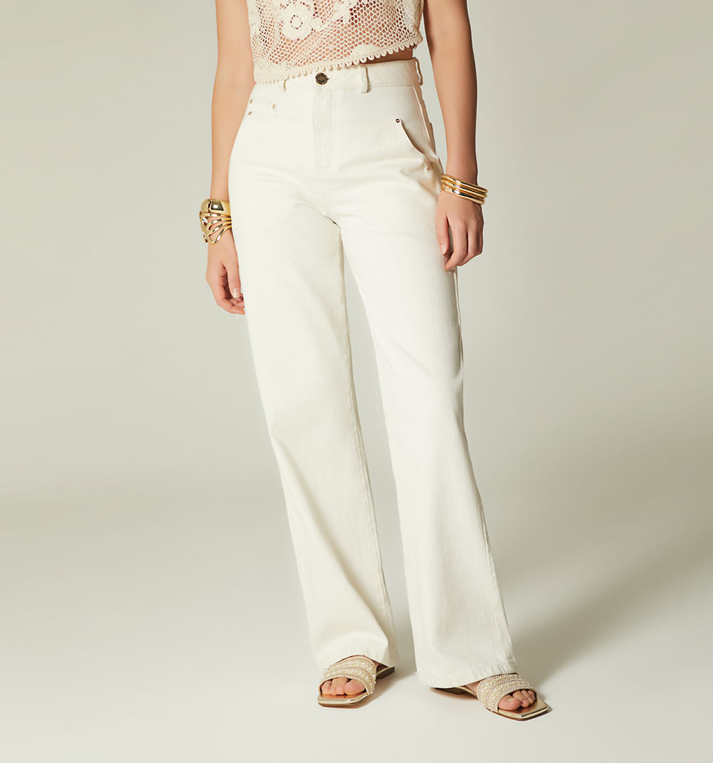 Jean bota recta con cortes en bolsillos