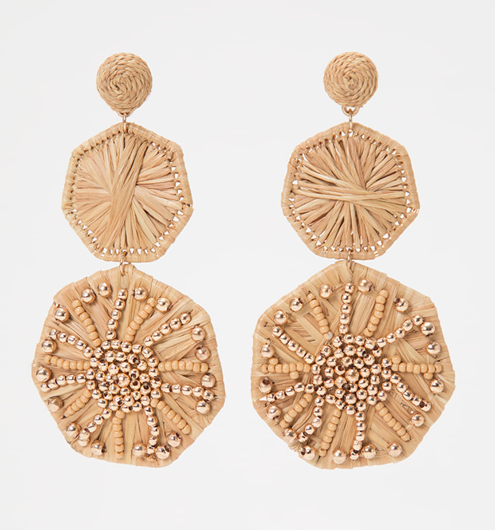 Aretes tejidas con canutillo