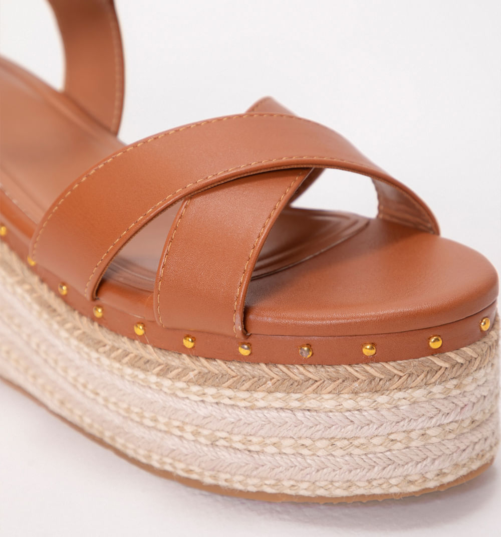 Sandalia planaforma con correas enlazada