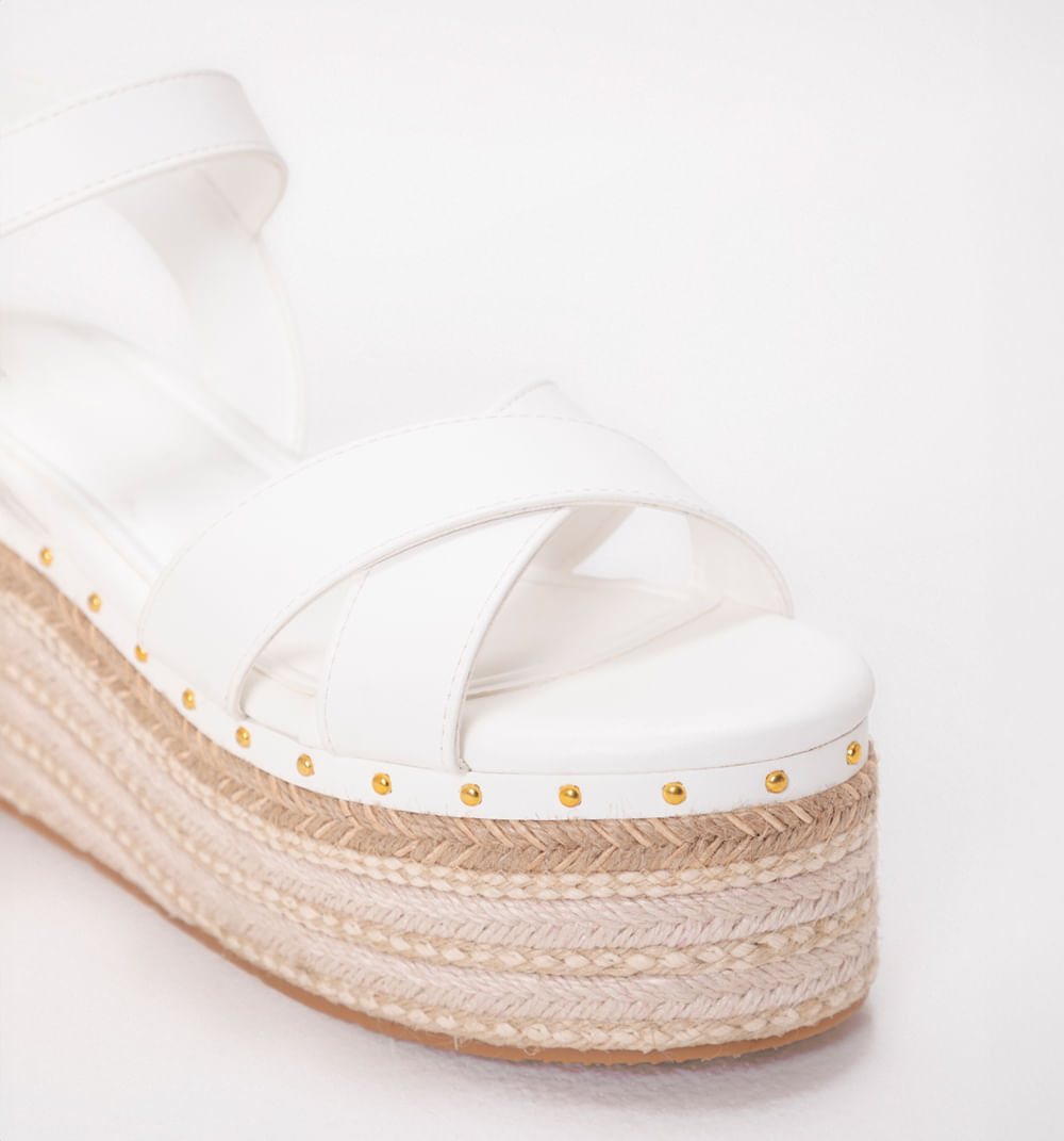 Sandalia planaforma con correas enlazada