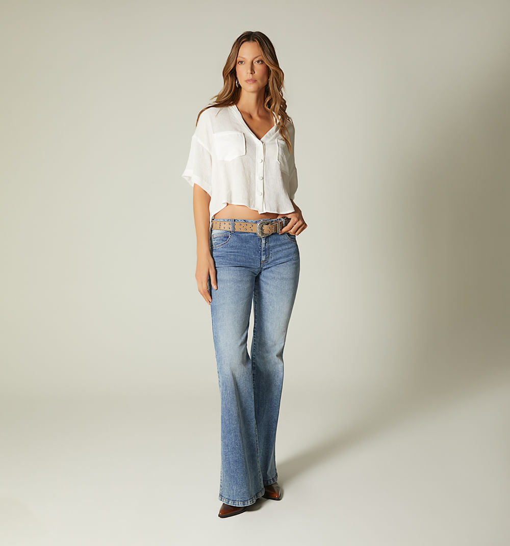 Jeans campana tiro bajo con cinturon