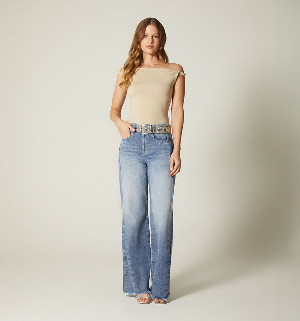 Blusa irregular con hombro entorchado