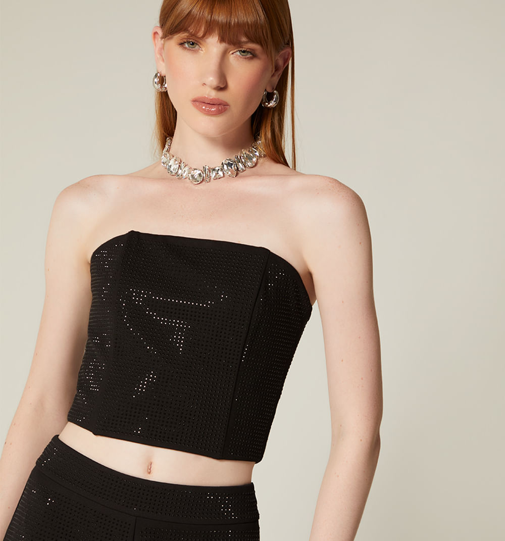 Blusa strapless con hotfix