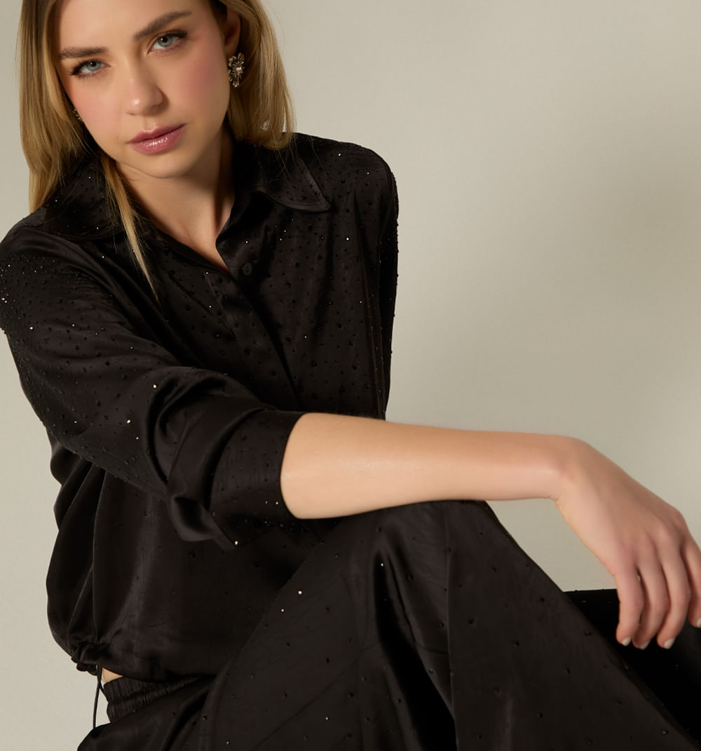 Pantalon tipopalazo con hot fix