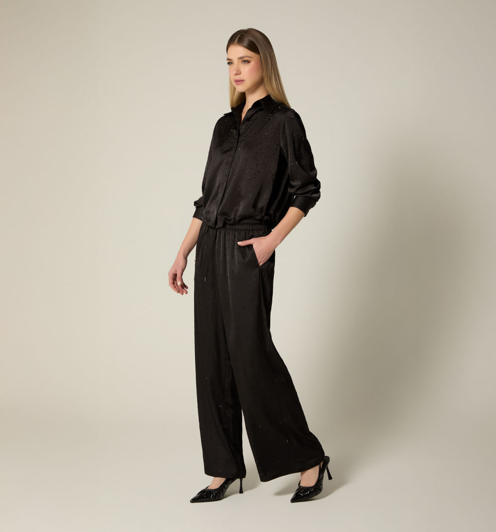 Pantalon tipopalazo con hot fix