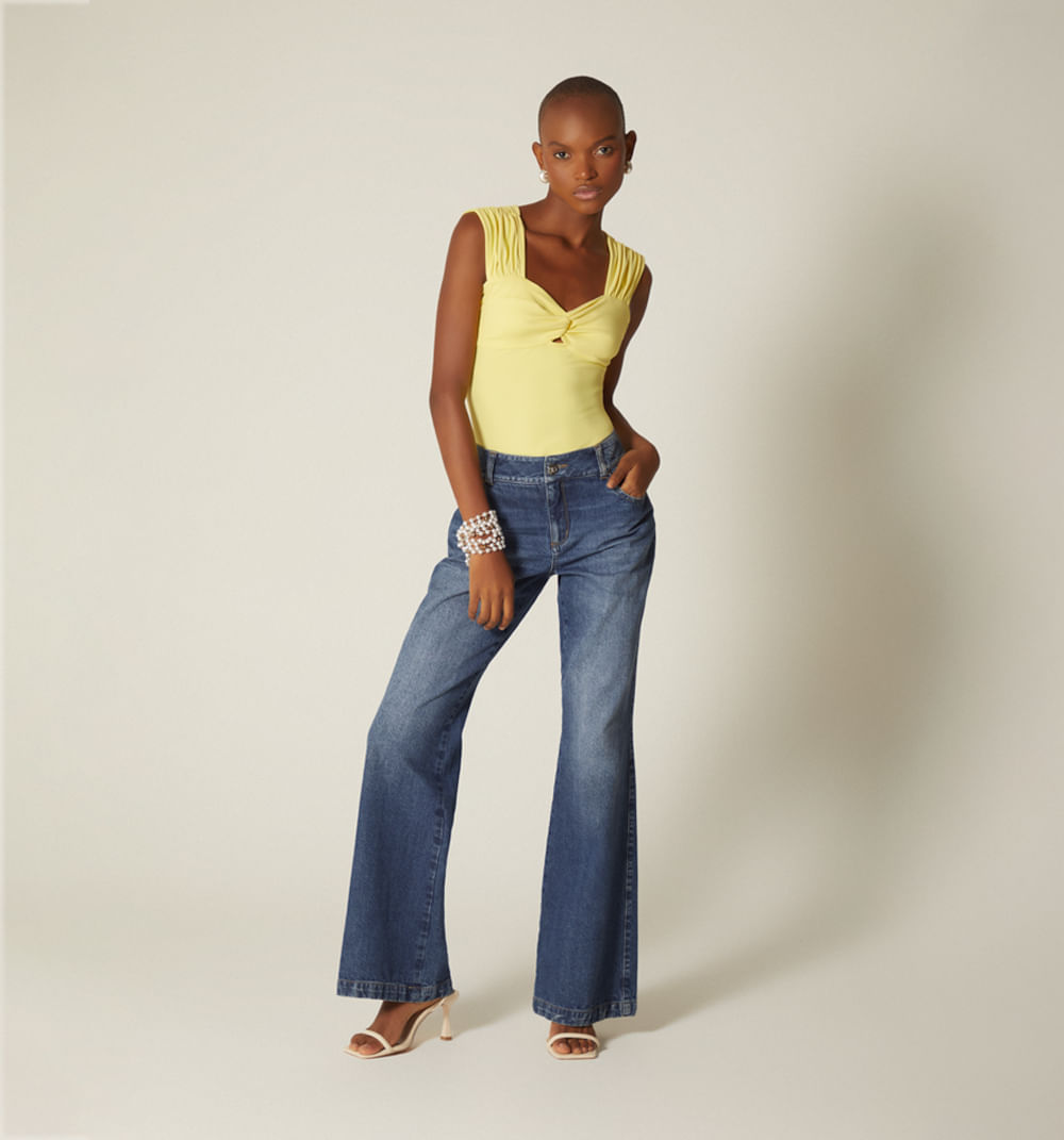 Blusa con entorche en escote