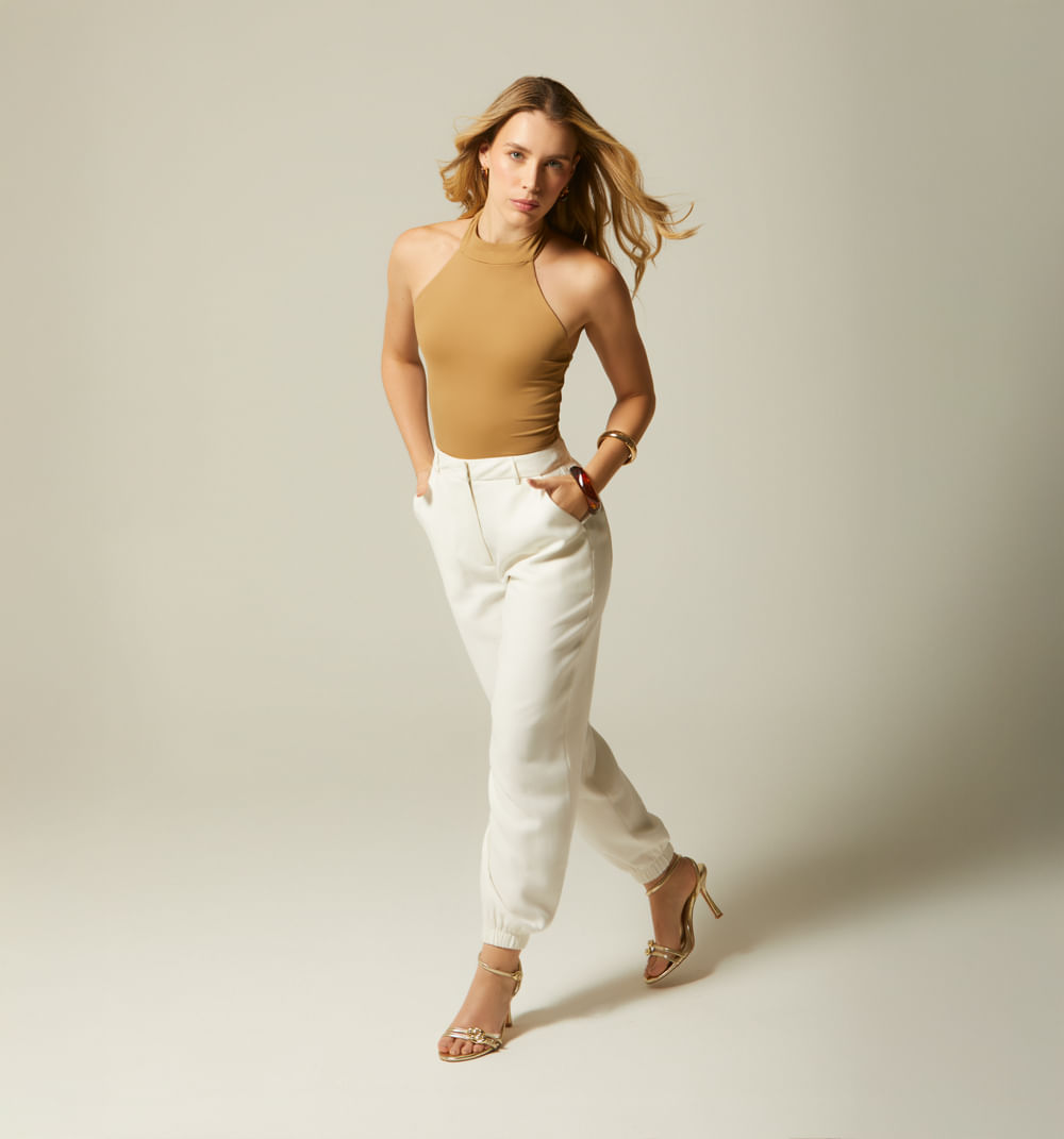 Pantalon tiro alto con bolsillo lateral