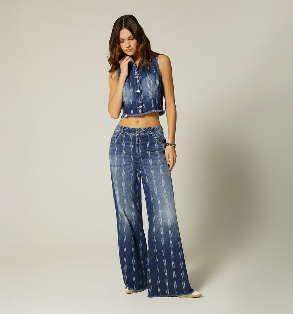 Chaleco con cortes ruedo desflecado