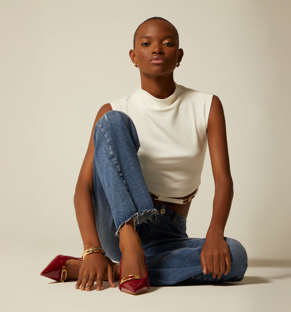 Blusa crop con herraje