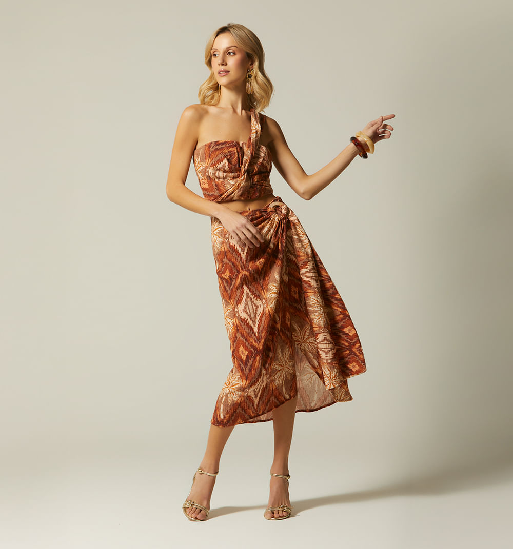 Falda larga tipo pareo con hebillas